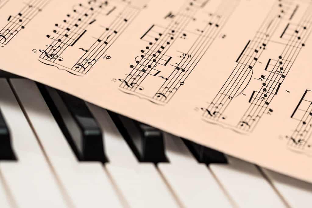 Free Piano Lessons Online - Playing Piano Online Free